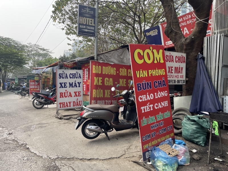 Hà Nội: Hàng loạt điểm kinh doanh ''béo bở'' vi phạm tại phường Dịch Vọng Hậu liệu có bị xử lý?